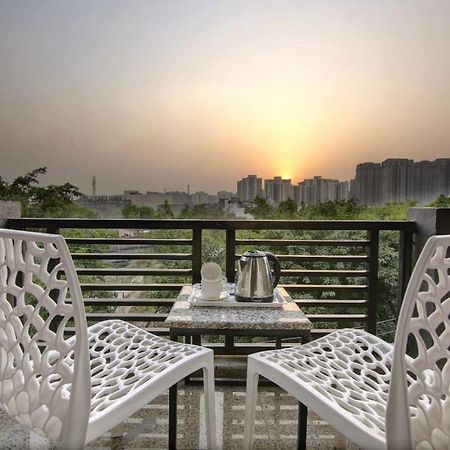 Hotel Premier Noida 135 מראה חיצוני תמונה