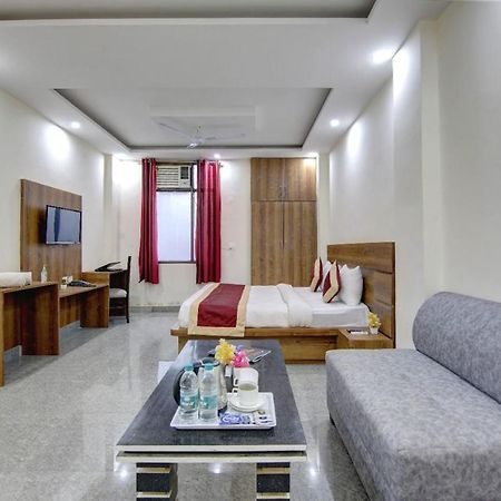 Hotel Premier Noida 135 מראה חיצוני תמונה