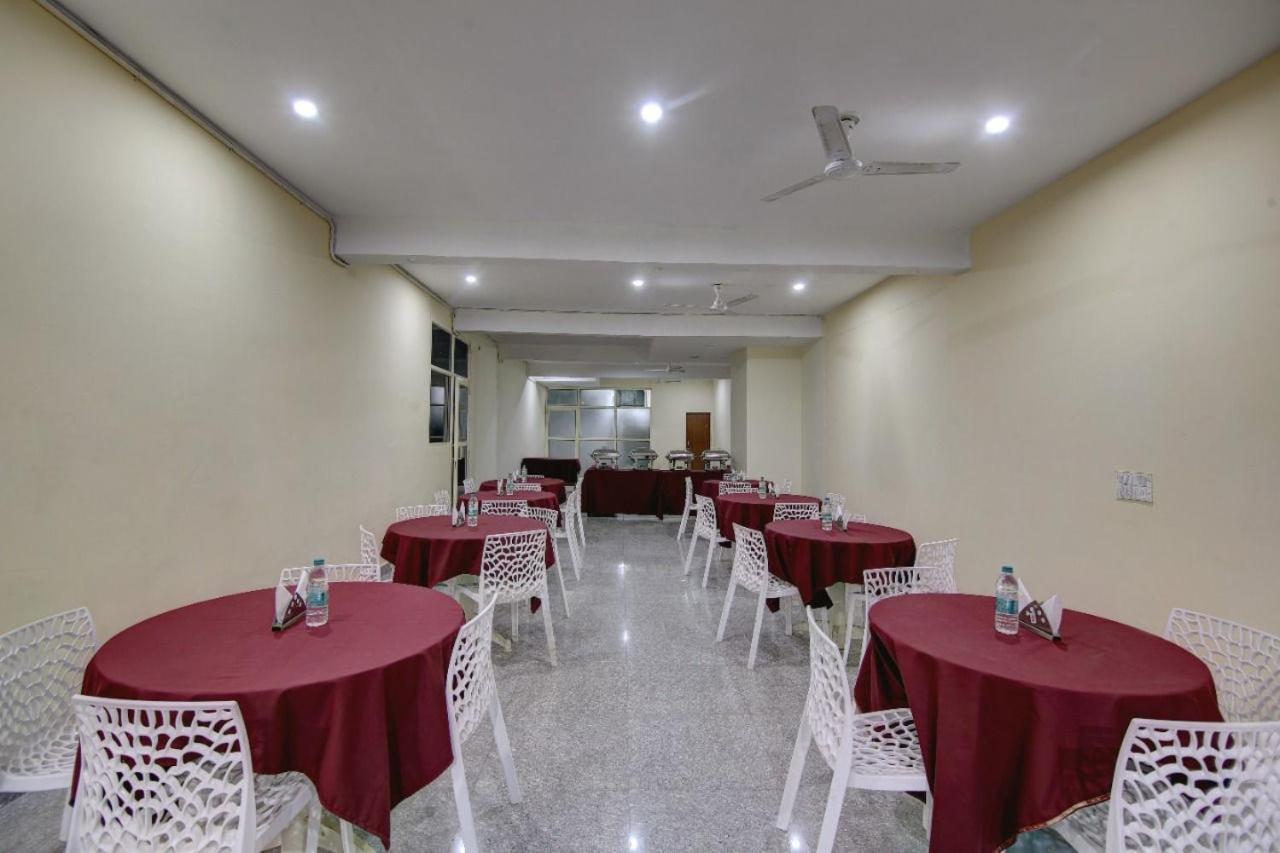 Hotel Premier Noida 135 מראה חיצוני תמונה
