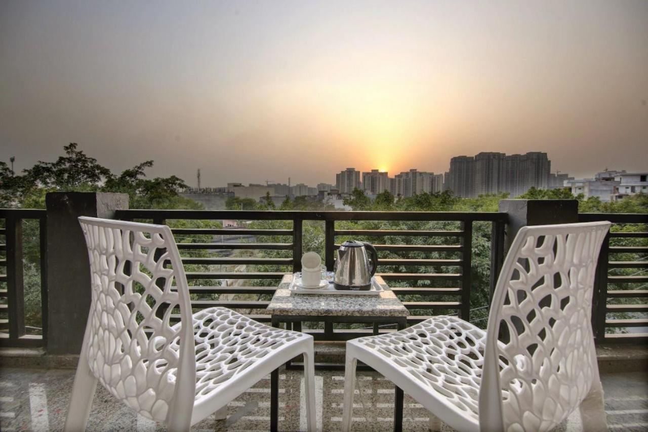 Hotel Premier Noida 135 מראה חיצוני תמונה
