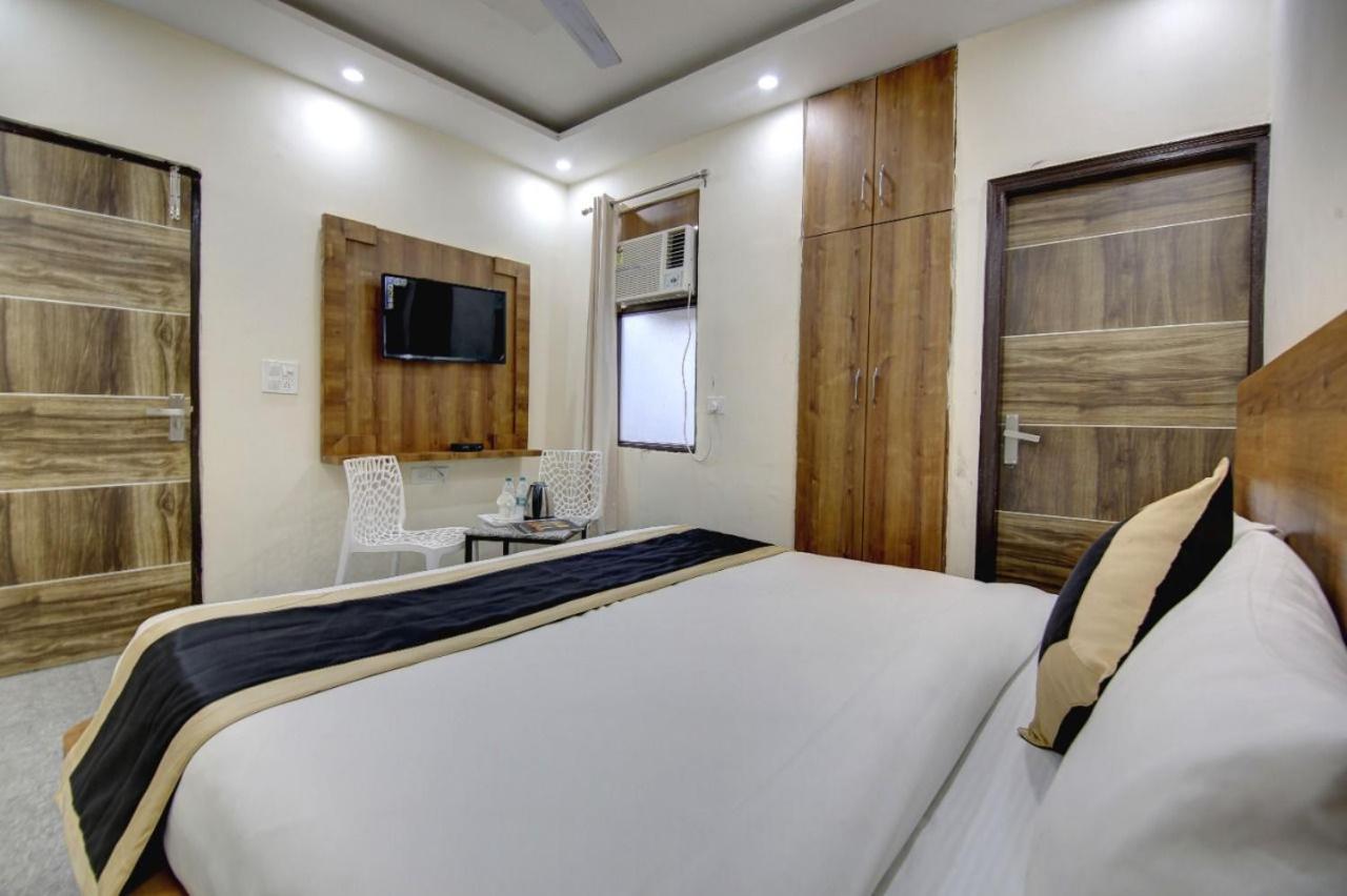 Hotel Premier Noida 135 מראה חיצוני תמונה